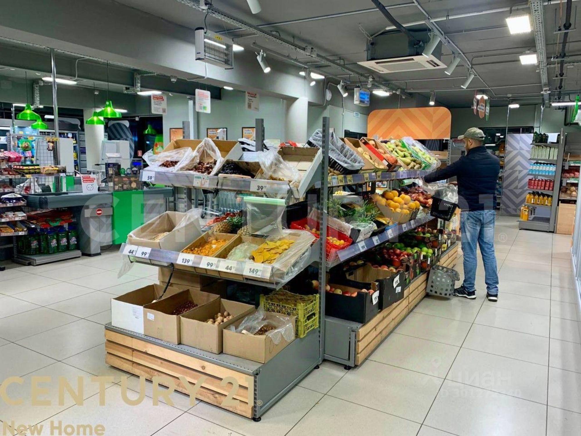 Купить торговое помещение за 99 000 300 рублей на Октябрьская улица, 14
