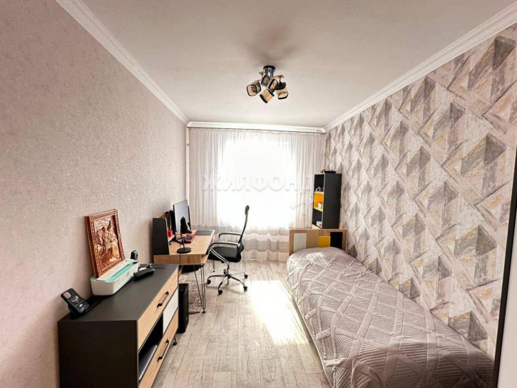 3-комн квартира Дружбы Народов улица, д.40