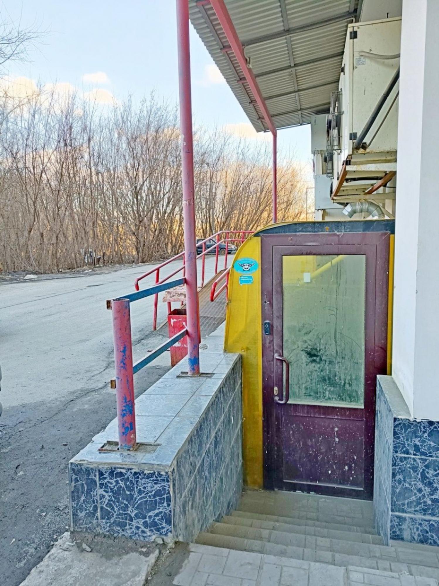 Купить помещение свободного назначения за 17 000 000 рублей на ул Космонавтов, 44