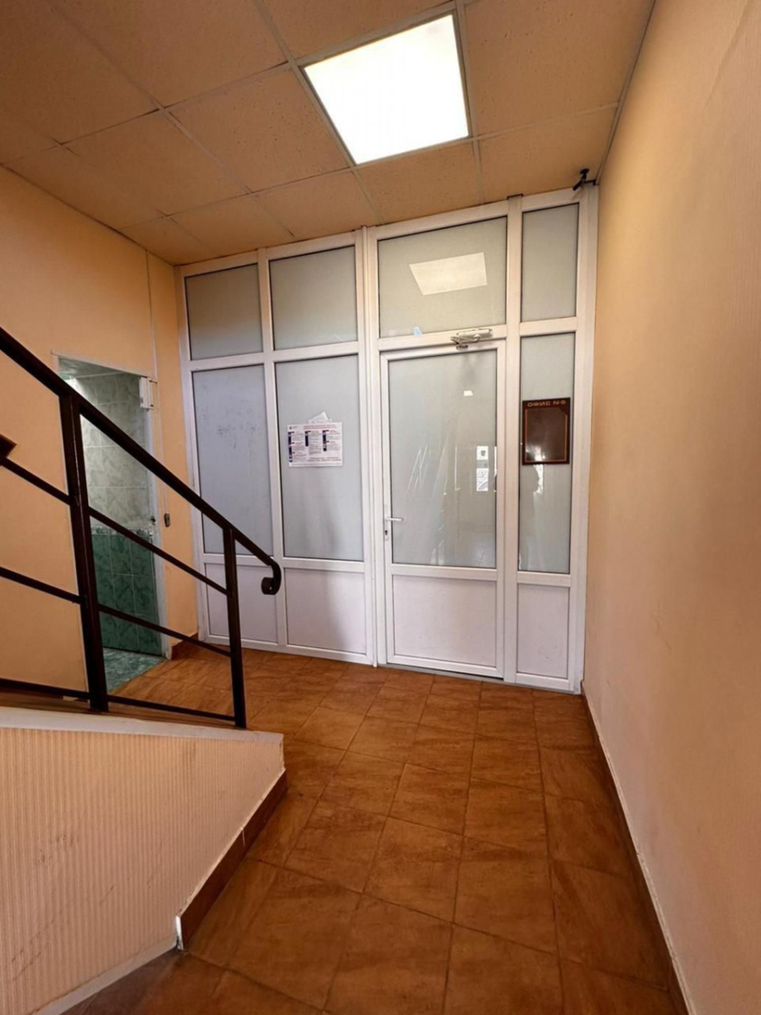 Купить торговое помещение за 110 000 000 рублей на ул Восстания, 115А