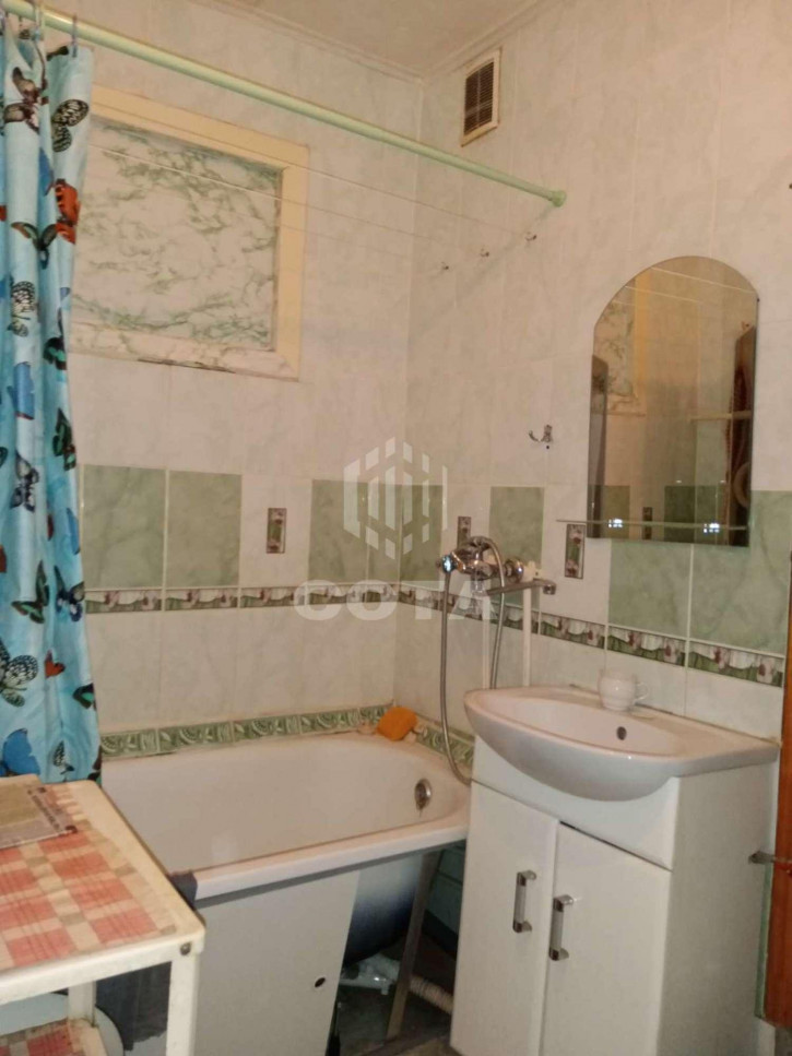 2-комн квартира Домостроителей улица, 45