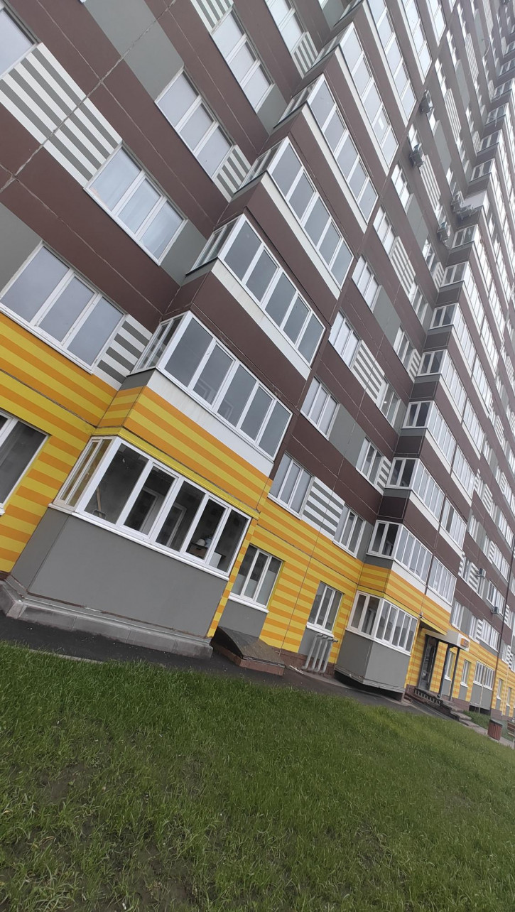 3-комн квартира улица Юркина, 10