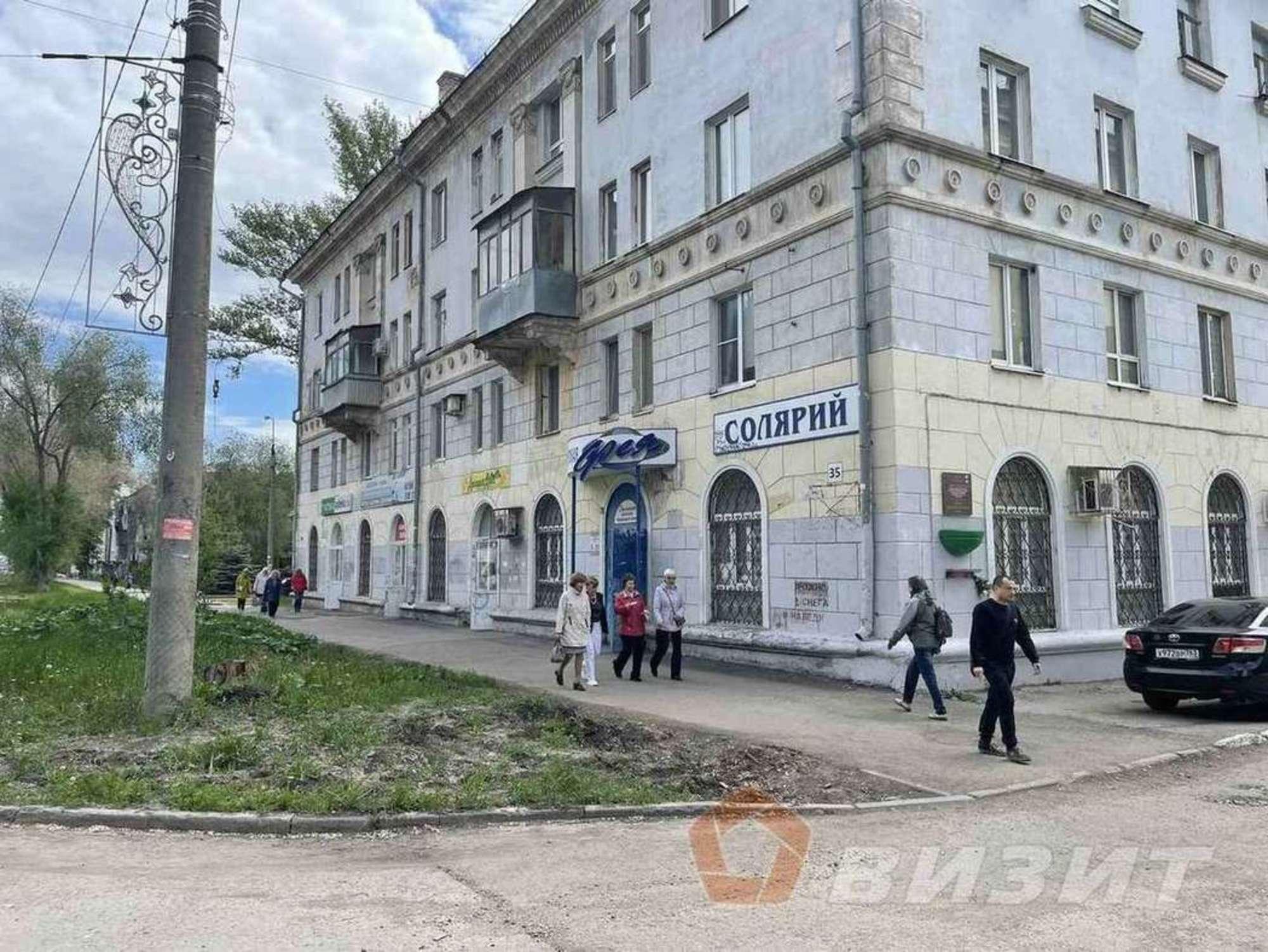 Сдать торговое помещение за 70 000 рублей на Металлургов проспект, 35