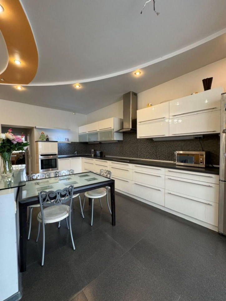 3-комн квартира Герцена ул, 56