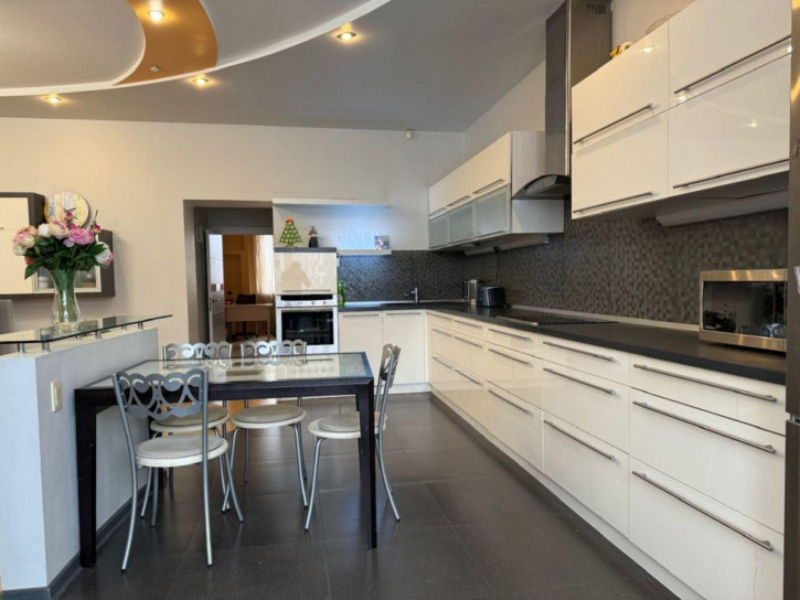 3-комн квартира Герцена ул, 56