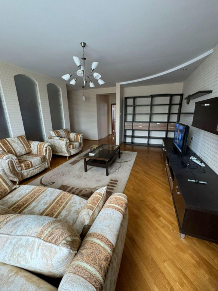 2-комн квартира Лидии Базановой ул, 5