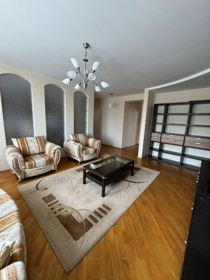2-комн квартира Лидии Базановой ул, 5