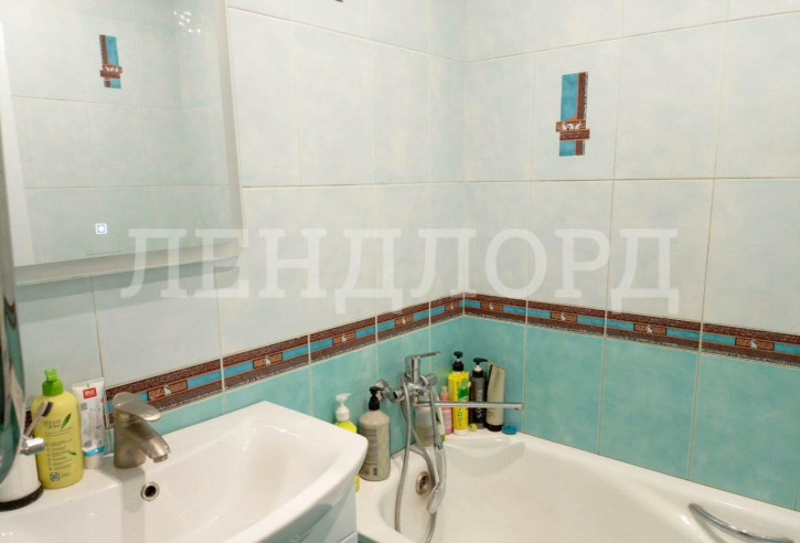 3-комн квартира улица Думенко, 11Д