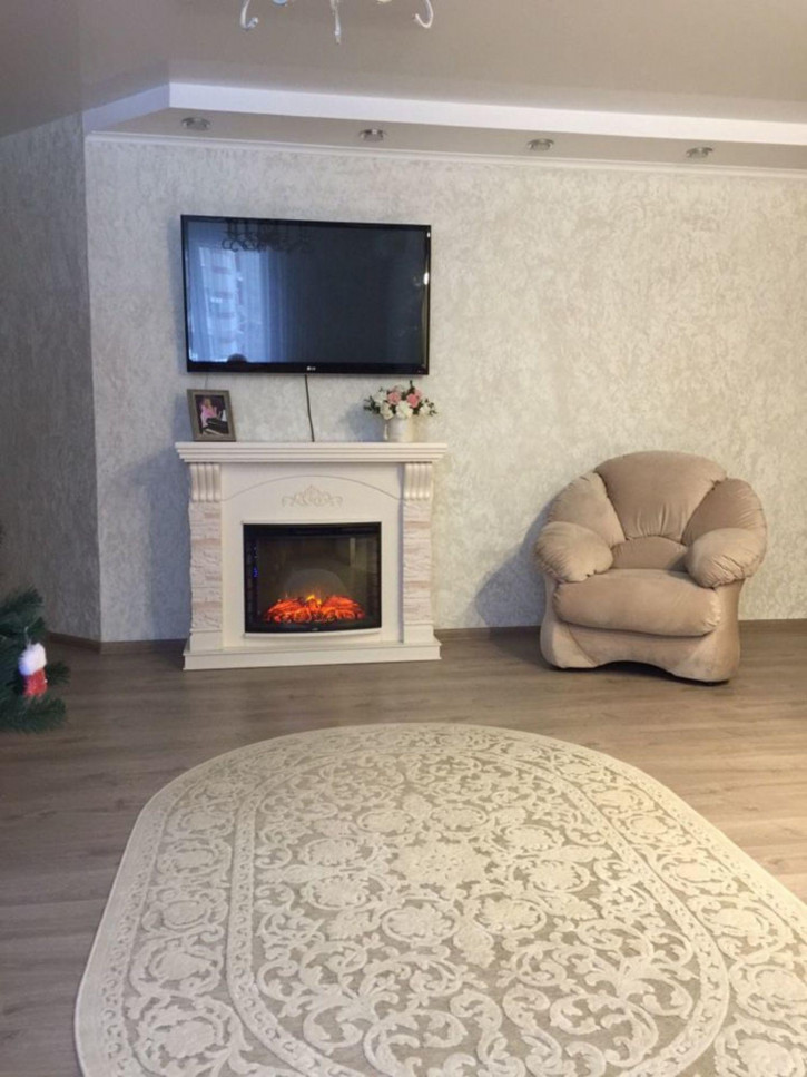 3-комн квартира Лунная ул, 30