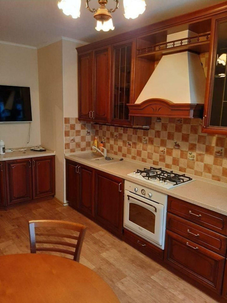 3-комн квартира Тархова ул, 27