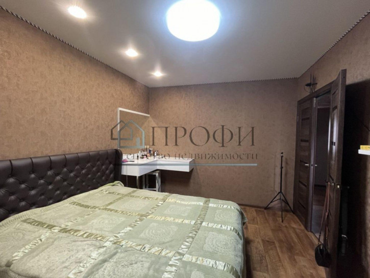 4-комн квартира Ливенская ул, 130