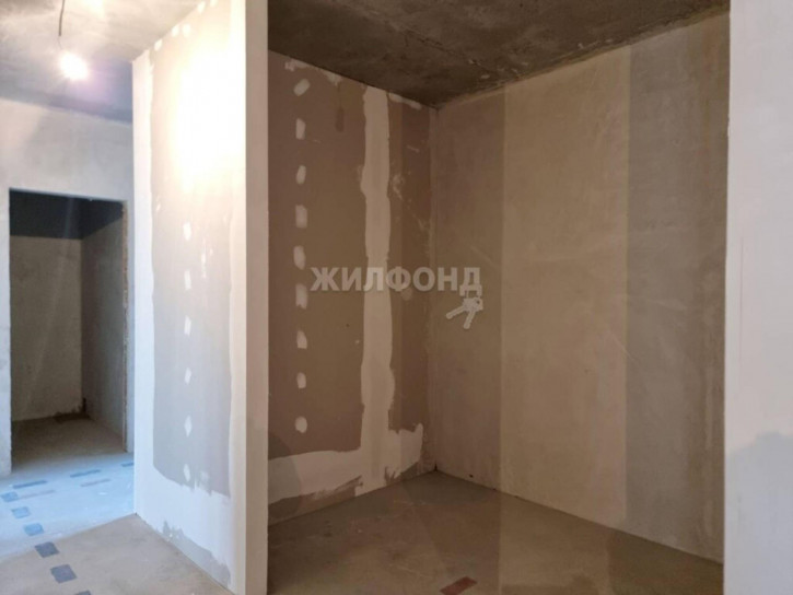 4-комн квартира Большевистская, 88