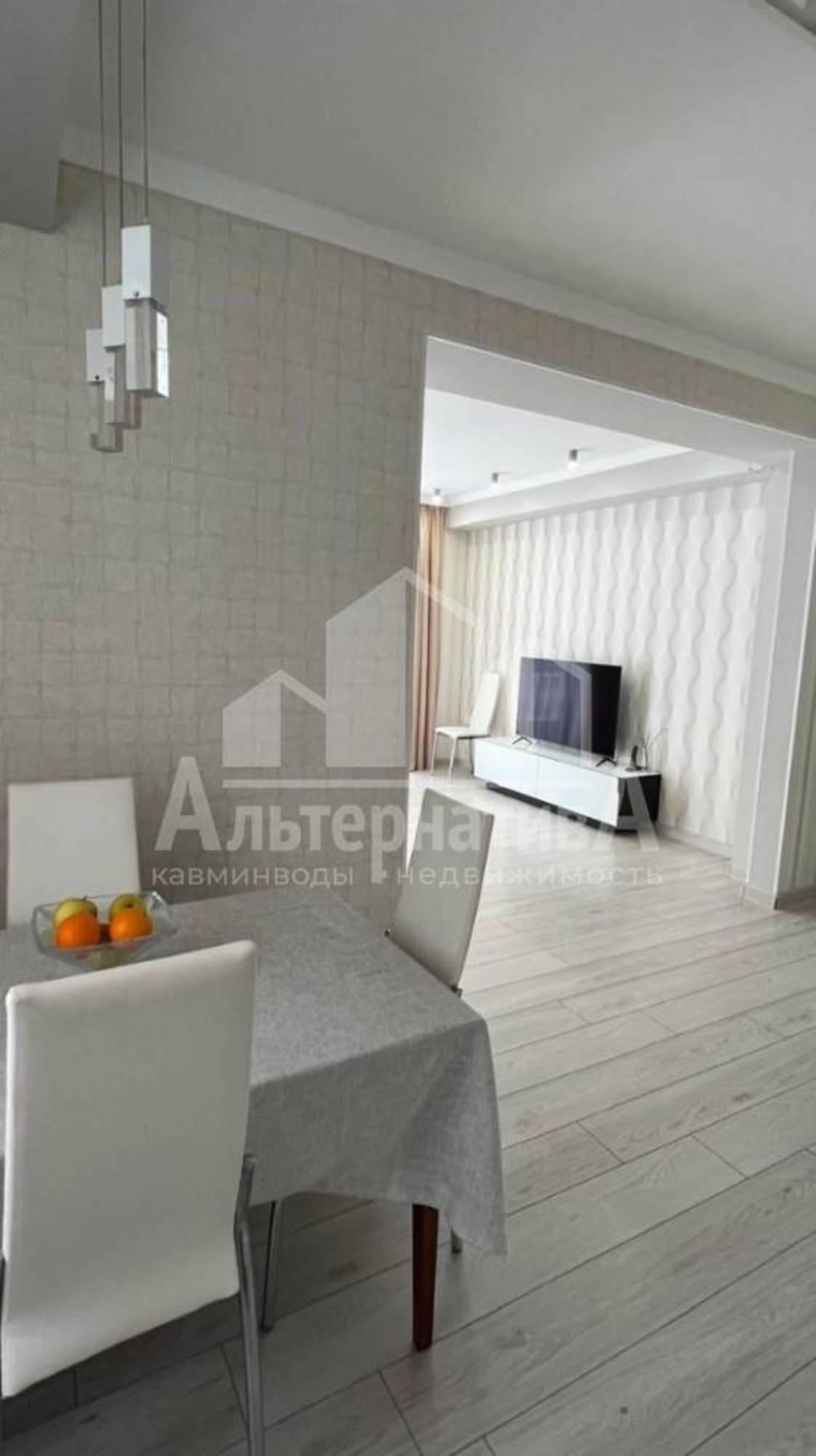 Купить квартиру за 15 500 000 рублей на Декабристов ул.