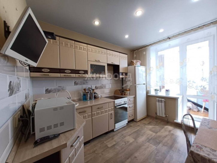 2-комн квартира Лейтенанта Амосова, 74