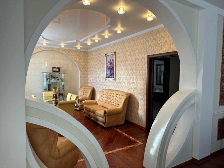 6-комн квартира 2-й микрорайон, 224