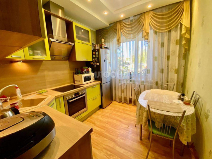 3-комн квартира 12 микрорайон, д.23