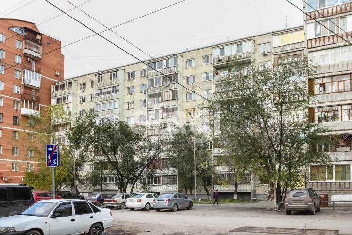 2-комн квартира Коммунаров, 37