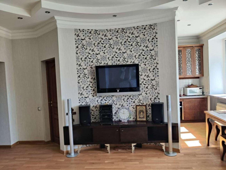 2-комн квартира Мира улица, 71