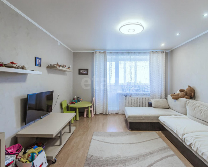 3-комн квартира улица Казакова, 11
