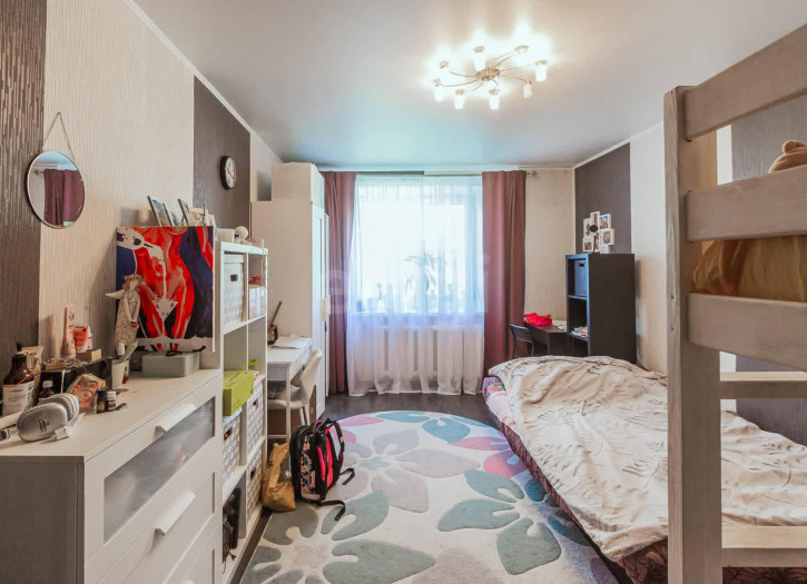 3-комн квартира улица Казакова, 11