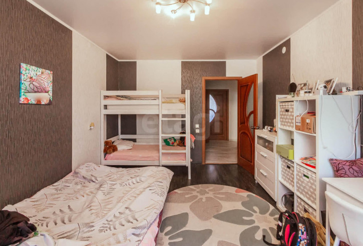 3-комн квартира улица Казакова, 11