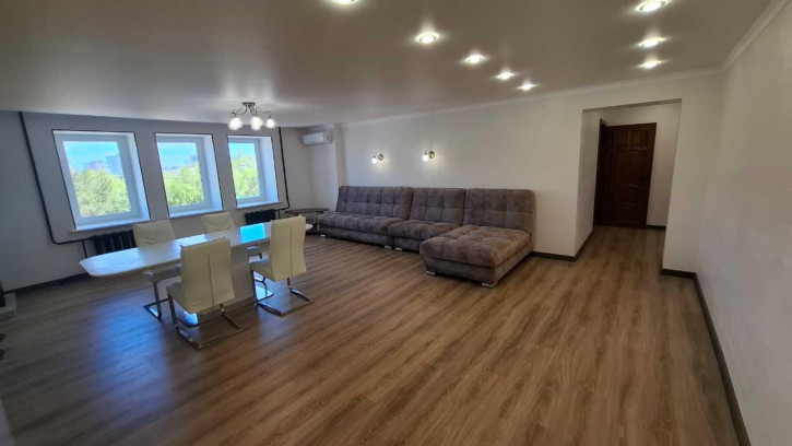 3-комн квартира Рабкоров ул, 2