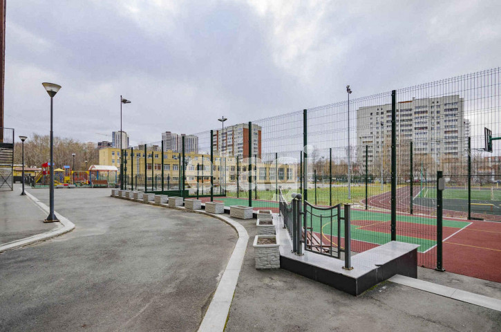 4-комн квартира Ясная, 20д