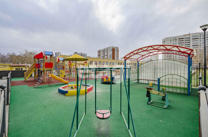 4-комн квартира Ясная, 20д