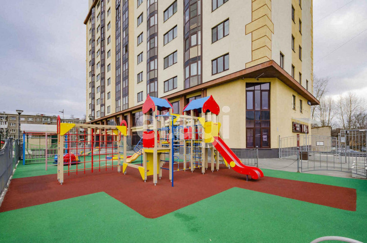 4-комн квартира Ясная, 20д