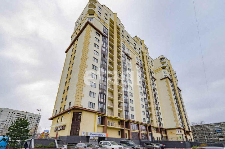 4-комн квартира Ясная, 20д