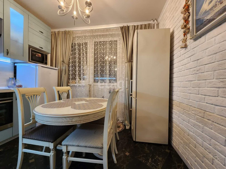 3-комн квартира Парада Победы, 13