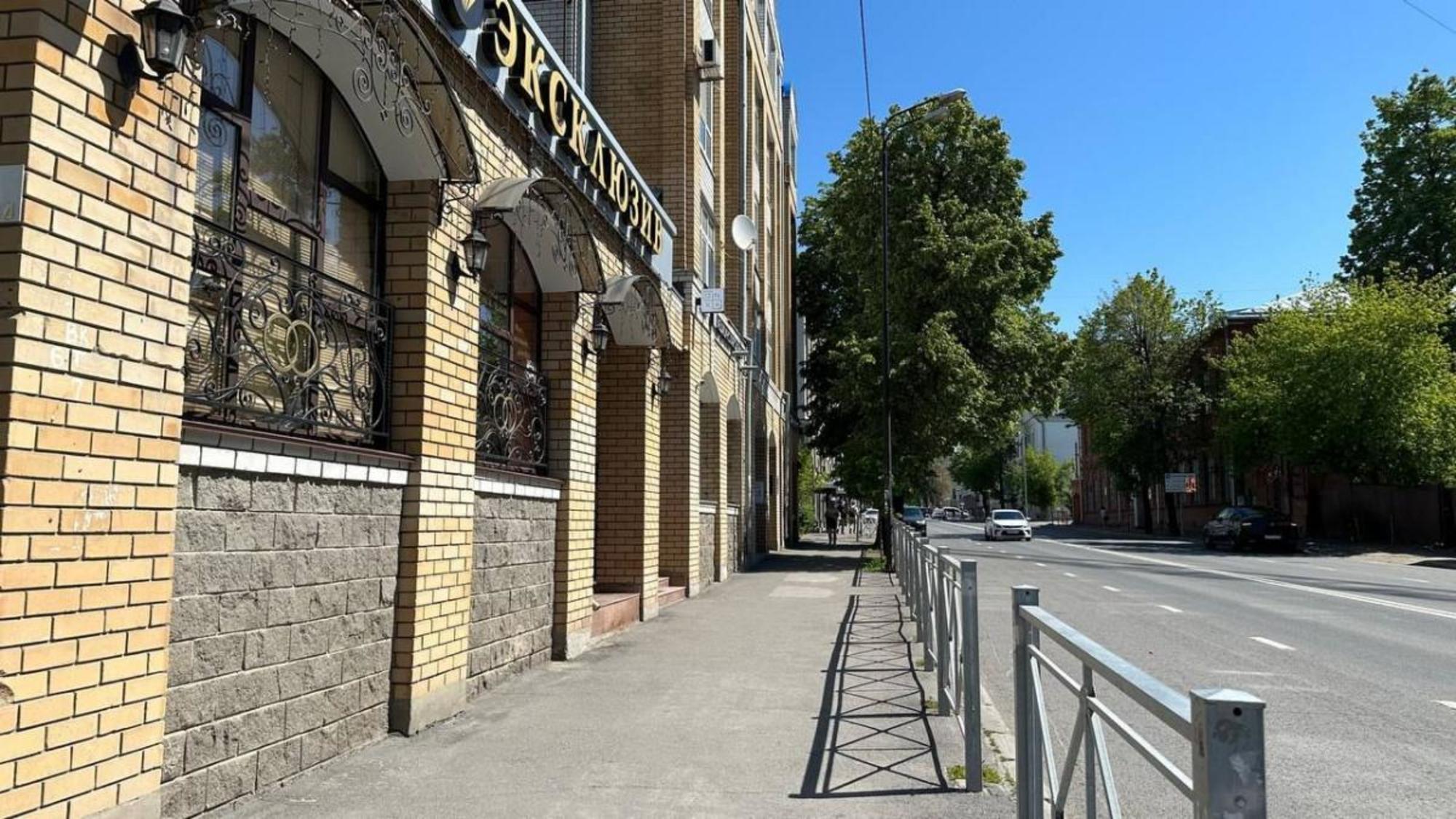 Купить торговое помещение за 35 000 000 рублей на ул Бутлерова, 29