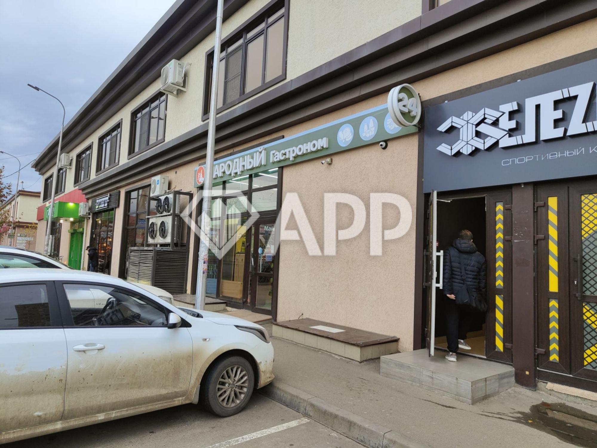 Купить торговое помещение за 80 000 000 рублей на ул Заполярная, 37