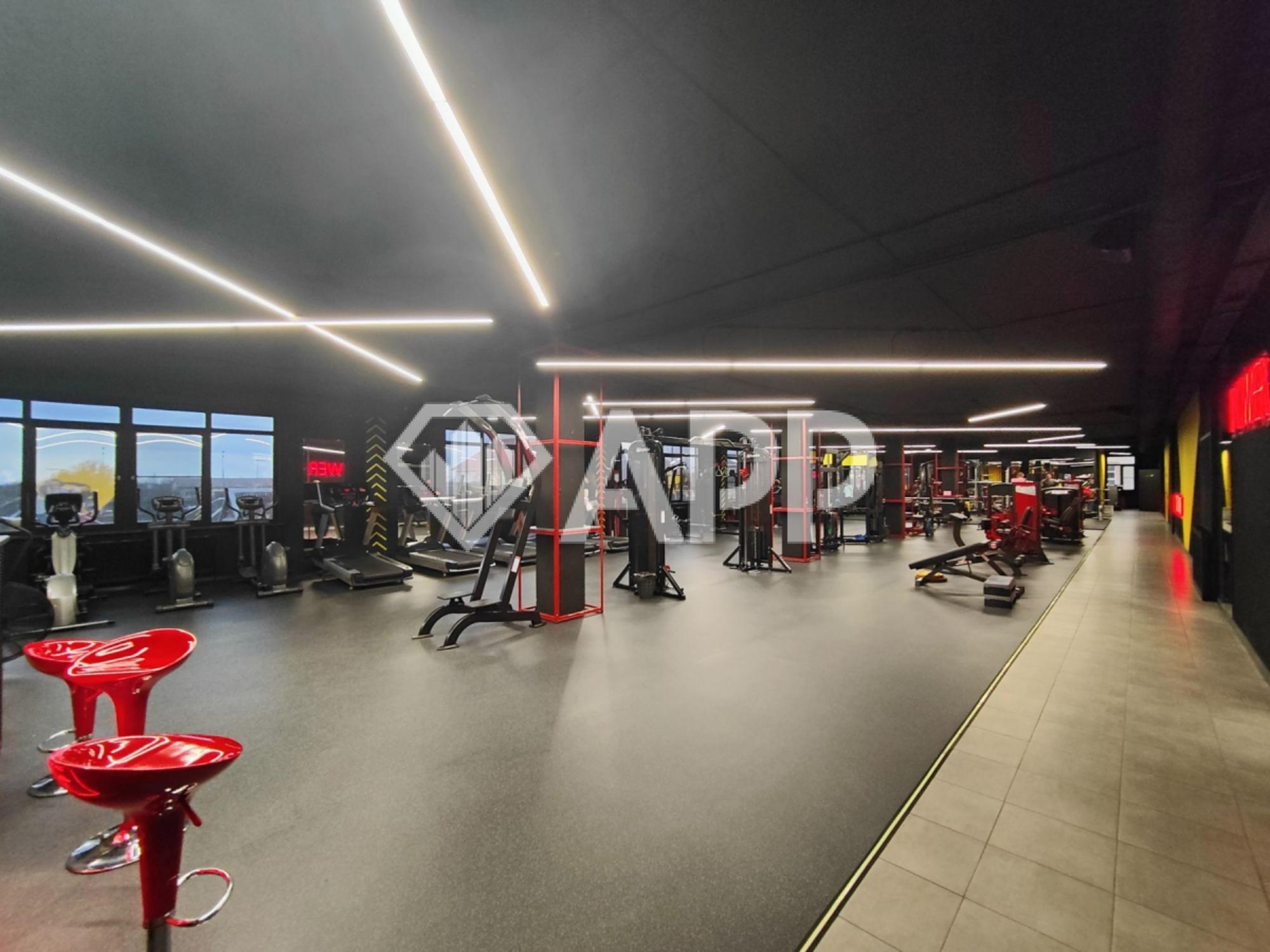 Купить торговое помещение за 80 000 000 рублей на ул Заполярная, 37