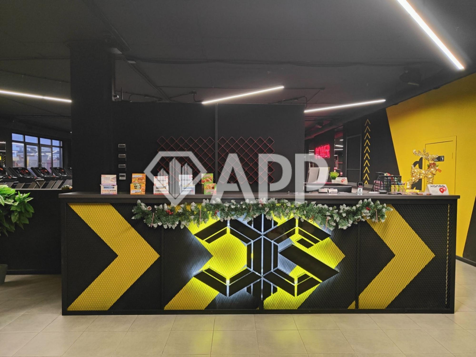 Купить торговое помещение за 80 000 000 рублей на ул Заполярная, 37