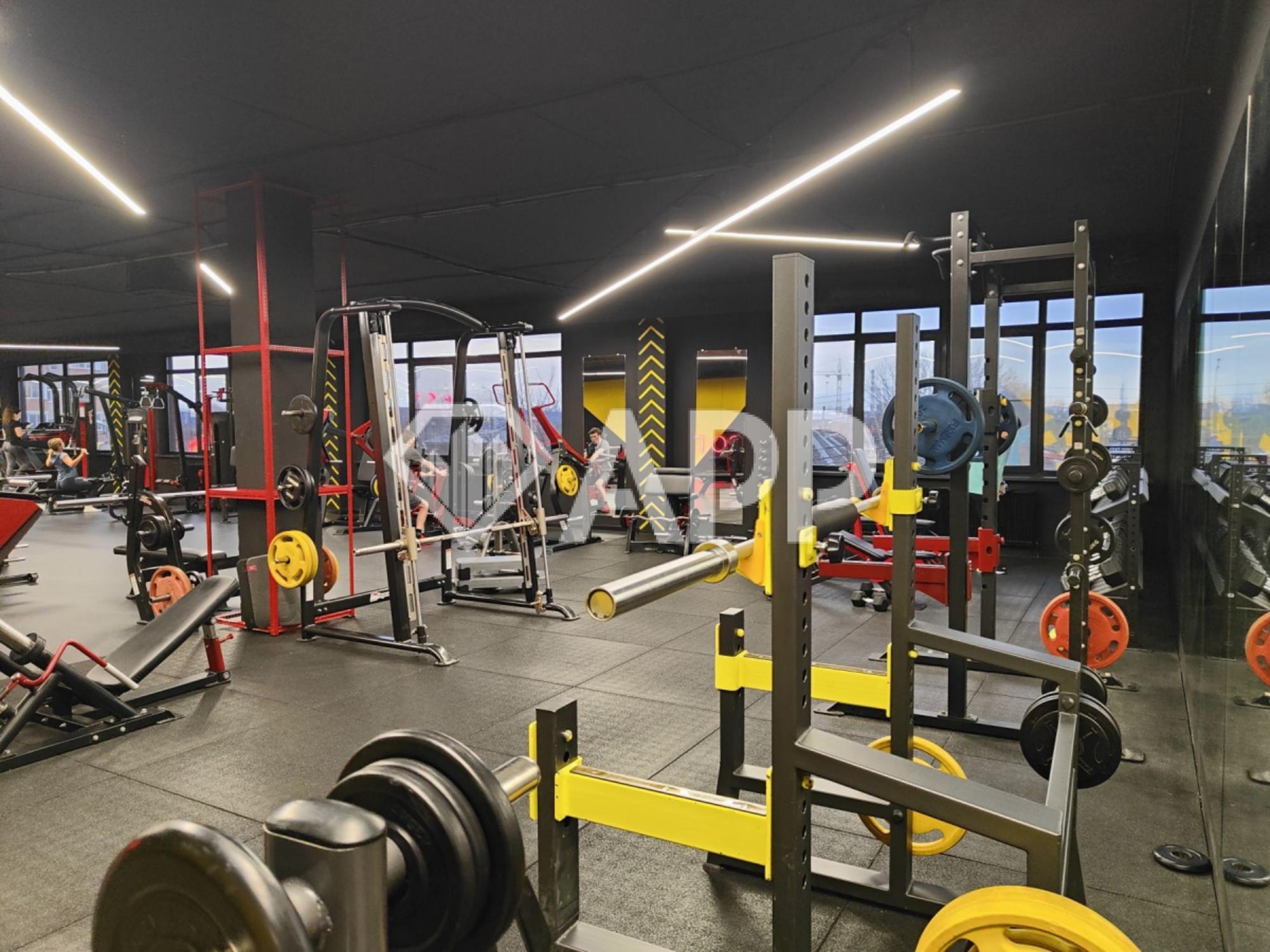 Купить торговое помещение за 80 000 000 рублей на ул Заполярная, 37