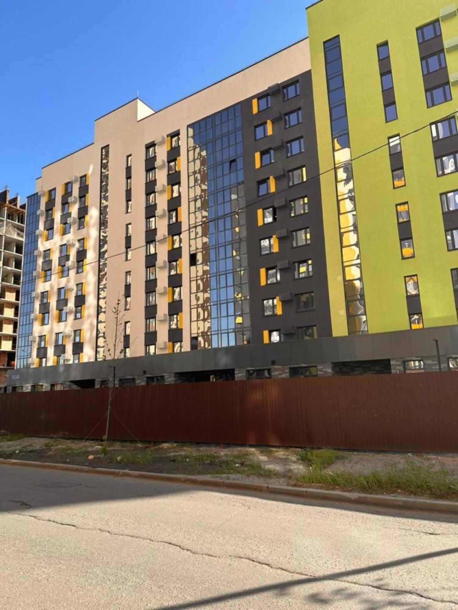 Купить торговое помещение за 33 404 300 рублей на ул Александра Курынова, 5