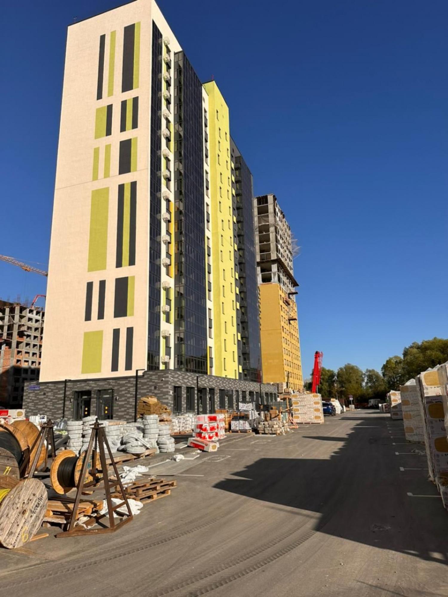 Купить торговое помещение за 33 404 300 рублей на ул Александра Курынова, 5
