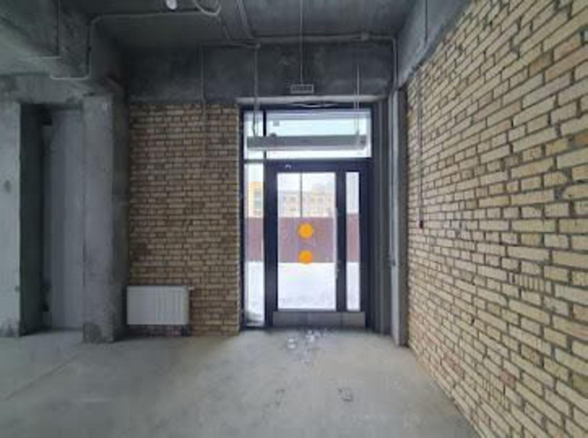 Купить торговое помещение за 33 404 300 рублей на ул Александра Курынова, 5