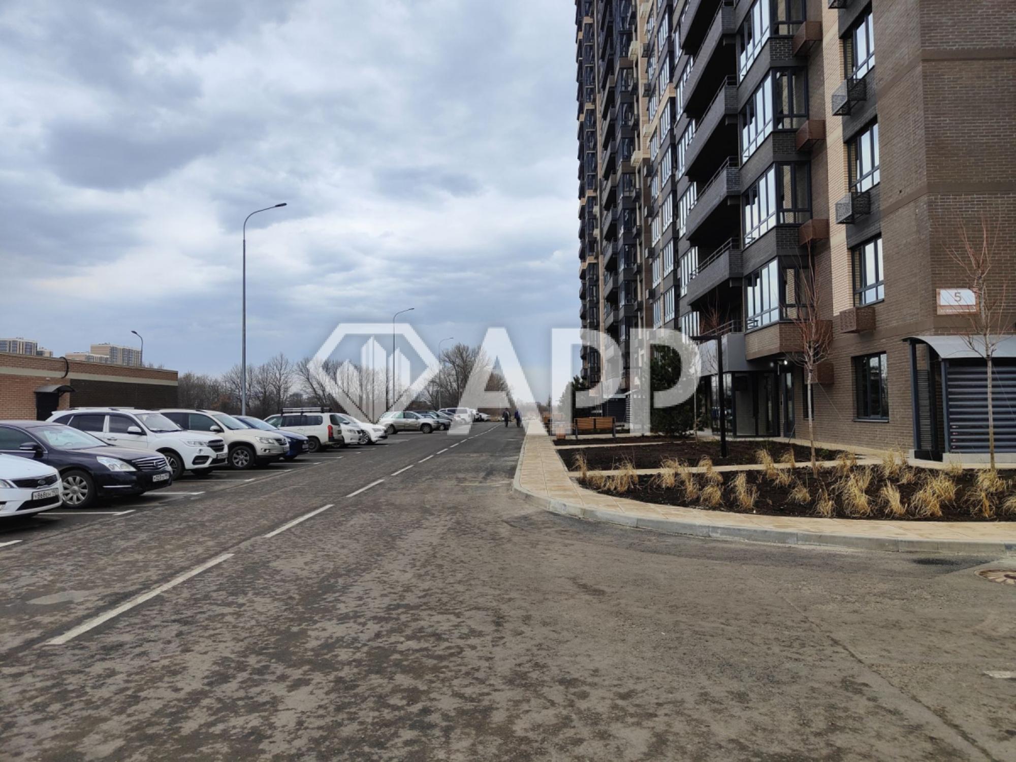 Купить торговое помещение за 15 000 000 рублей на ул Константиновская, 5