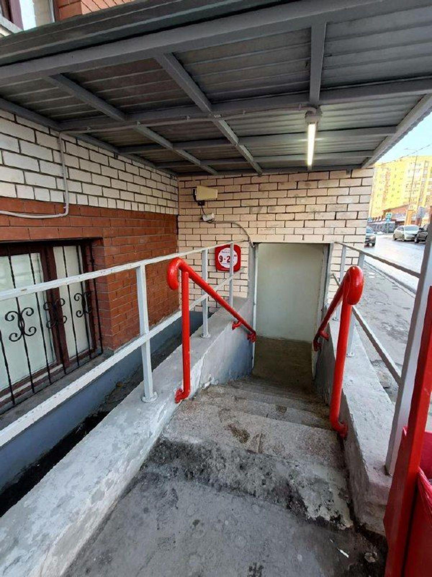 Купить помещение свободного назначения за 14 000 000 рублей на ул Волочаевская, 8