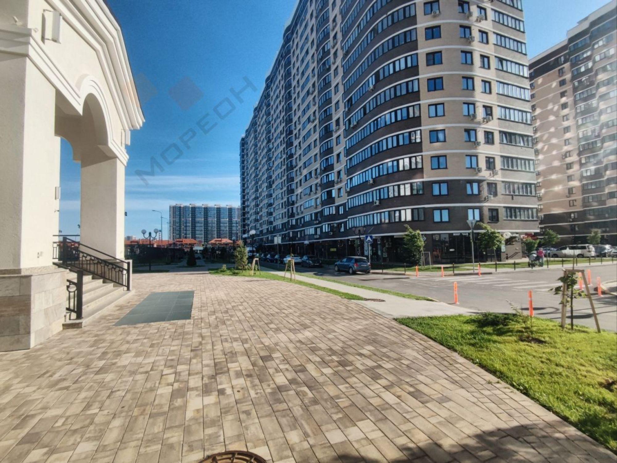 Купить торговое помещение за 37 000 000 рублей на Адмирала Серебрякова ул, 3/к3