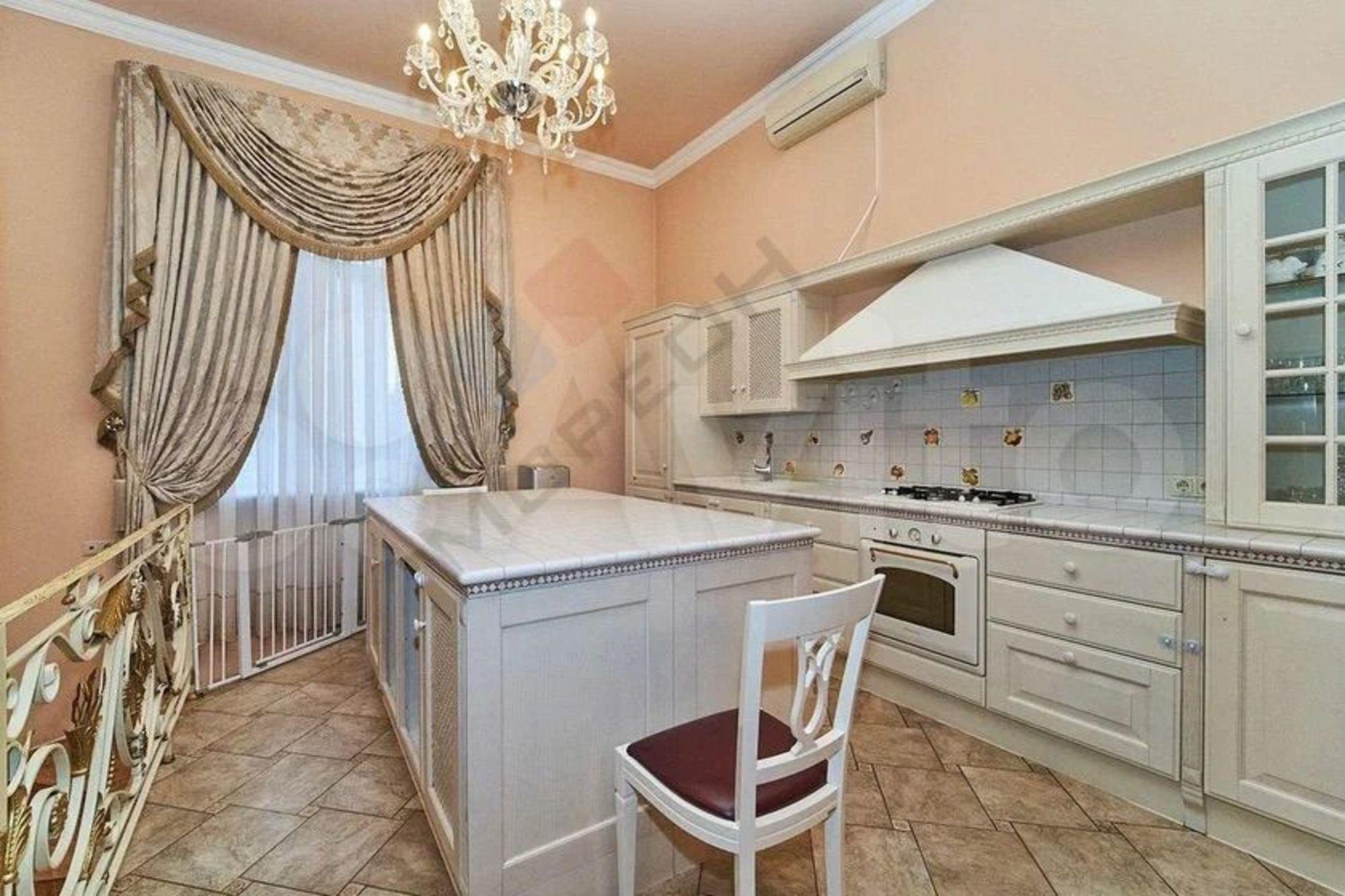 Купить дачу, дом, коттедж за 125 000 000 рублей на Ковалёва ул, 30