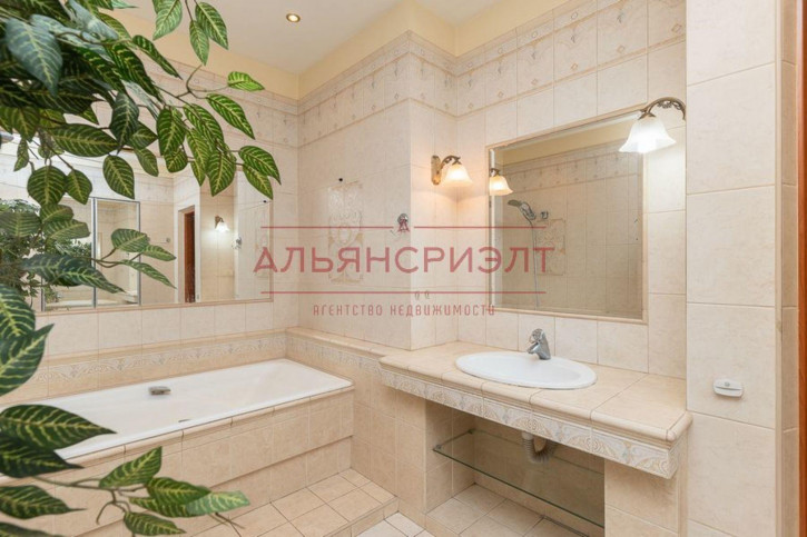 4-комн квартира пр-кт Красный,153б