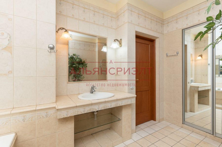 4-комн квартира пр-кт Красный,153б