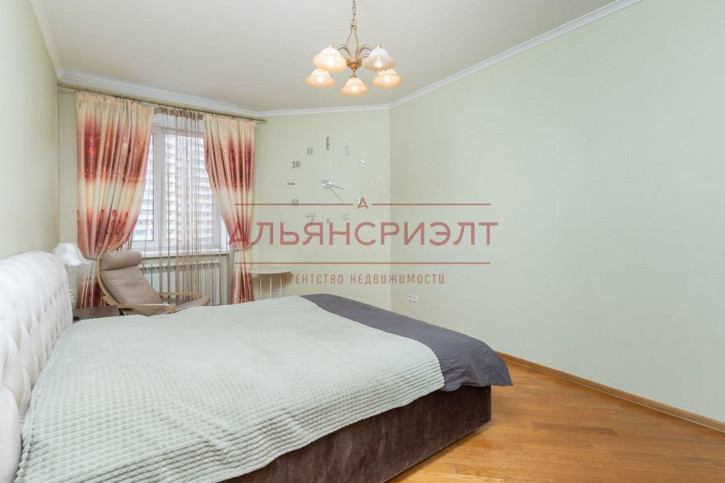 4-комн квартира пр-кт Красный,153б