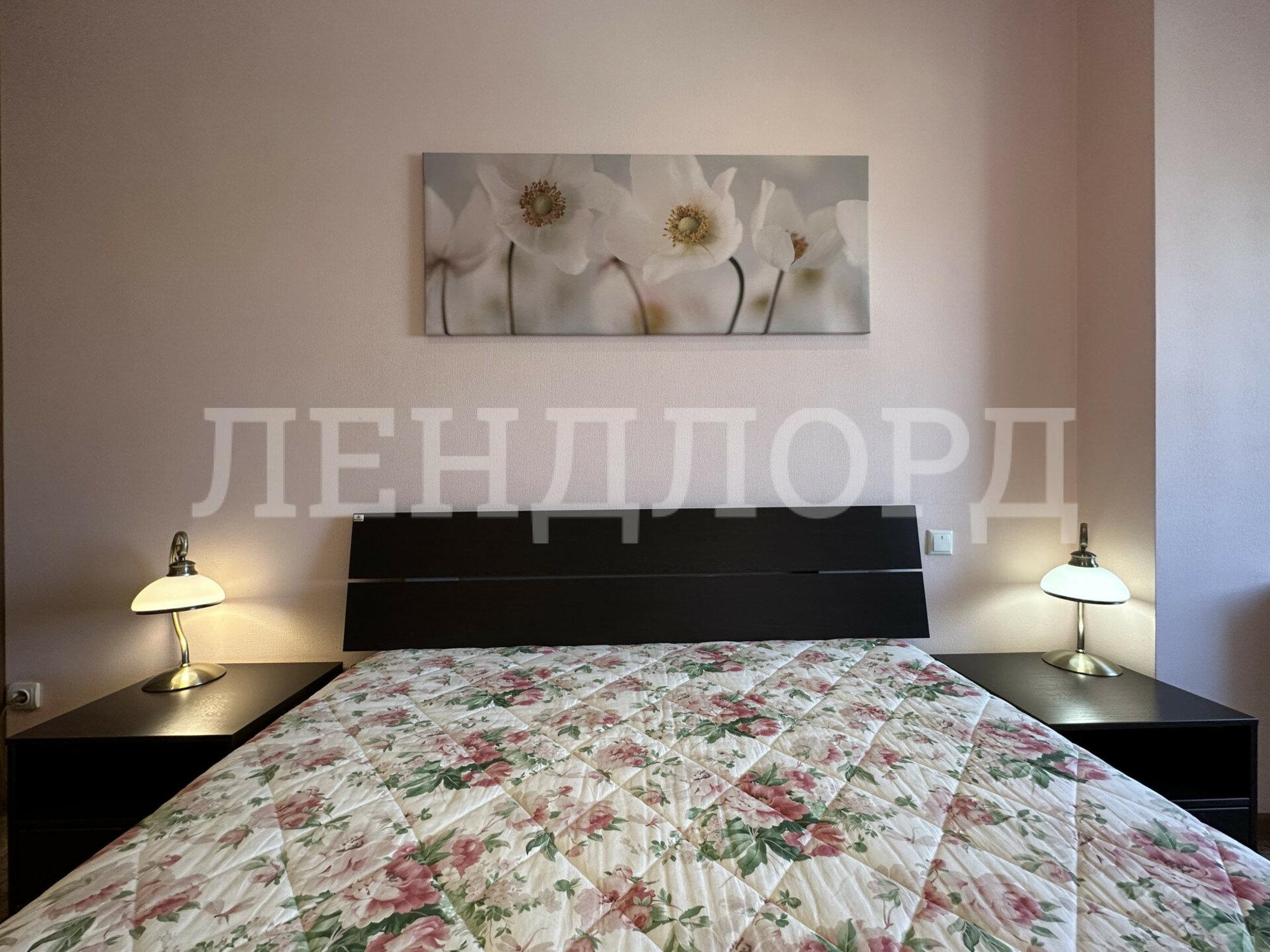 Купить квартиру за 9 300 000 рублей на Комарова, 42