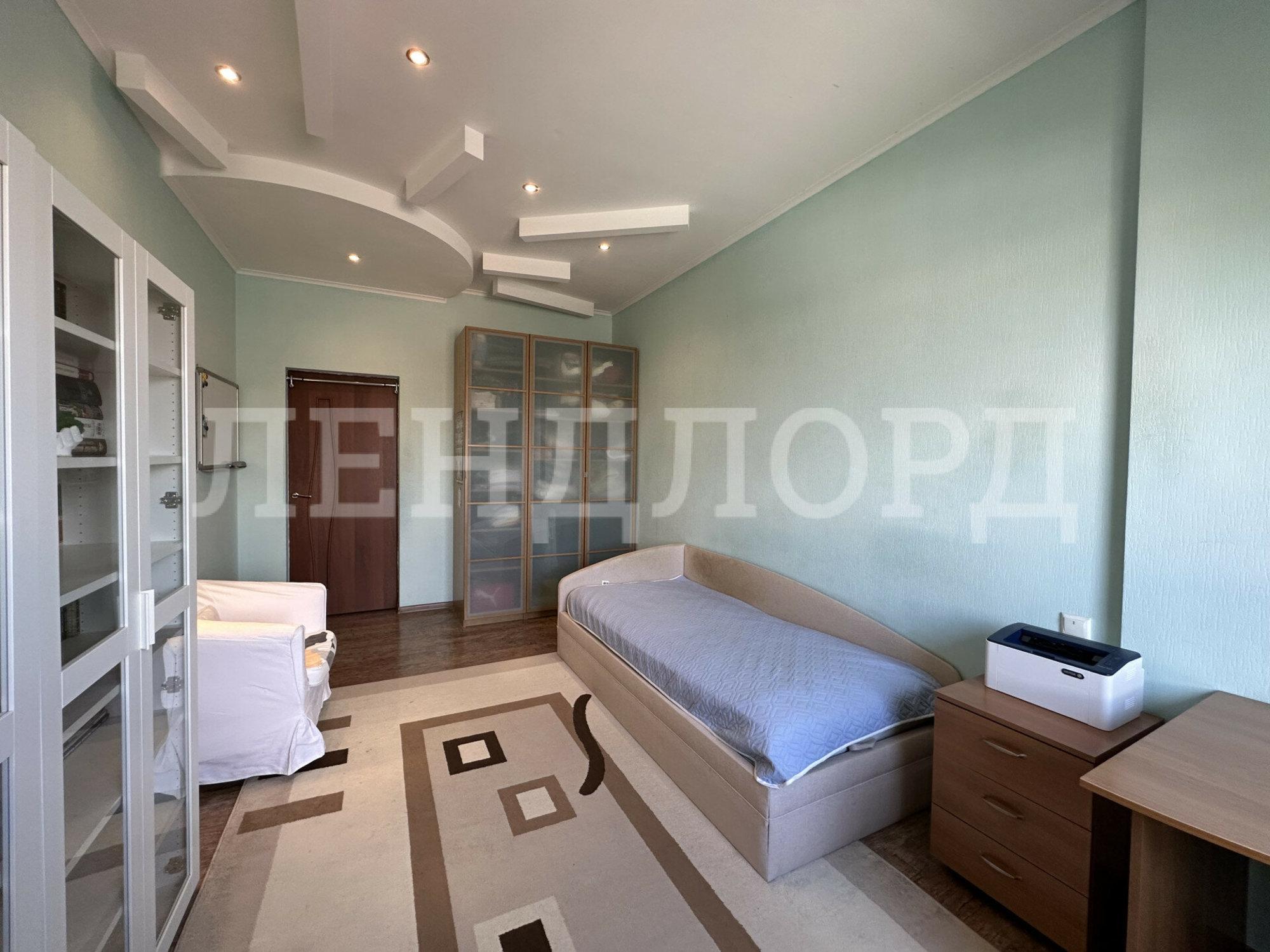 Купить квартиру за 9 300 000 рублей на Комарова, 42