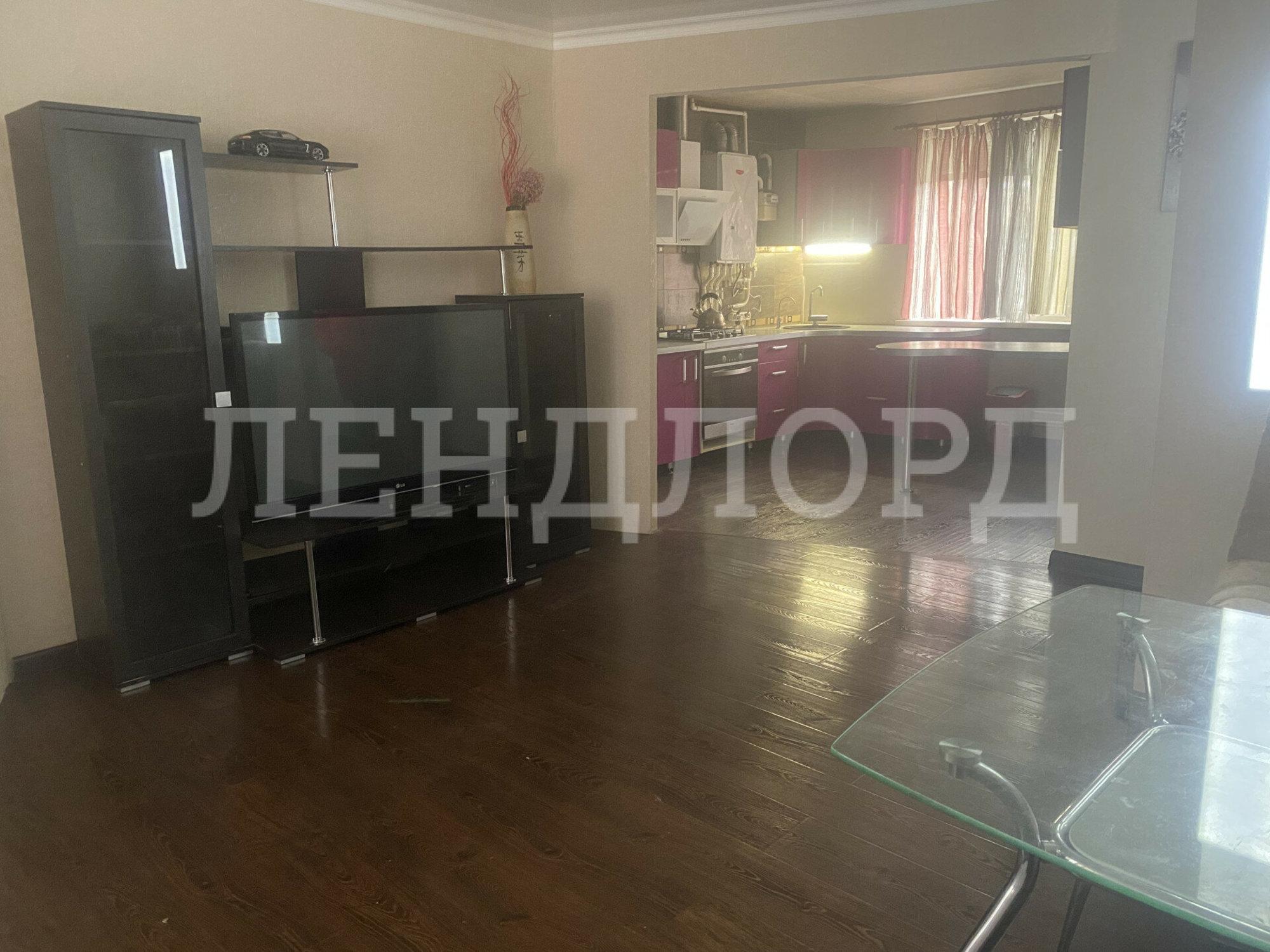 Купить дачу, дом, коттедж за 8 000 000 рублей на Сиреневая улица