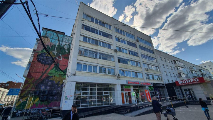 3-комн квартира ул Революционная, д. 34